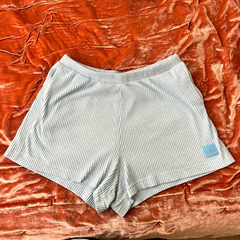 USED • ALO MUSE SHORTS • XL